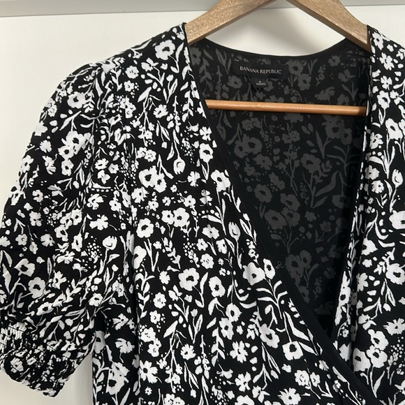 Banana Republic Wrap Dress size 4 - Picture 2 of 2